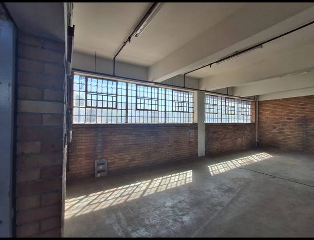 926M² WAREHOUSE TO LET IN BENROSE